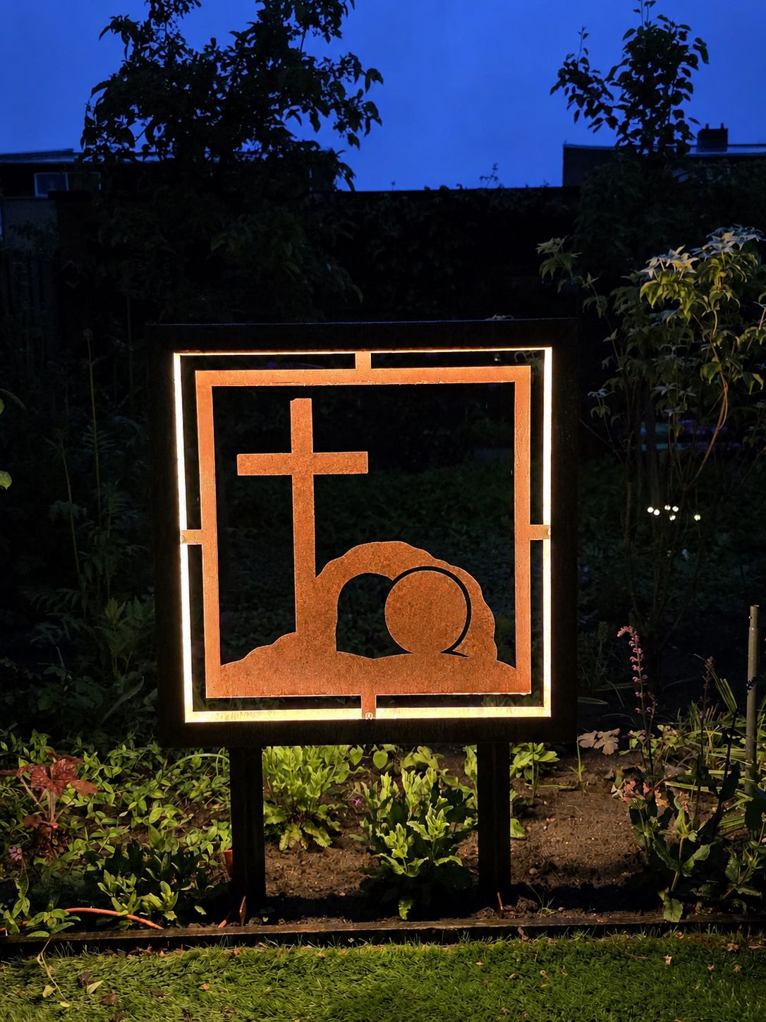 Verlicht kersttafereel van Cortenstaal