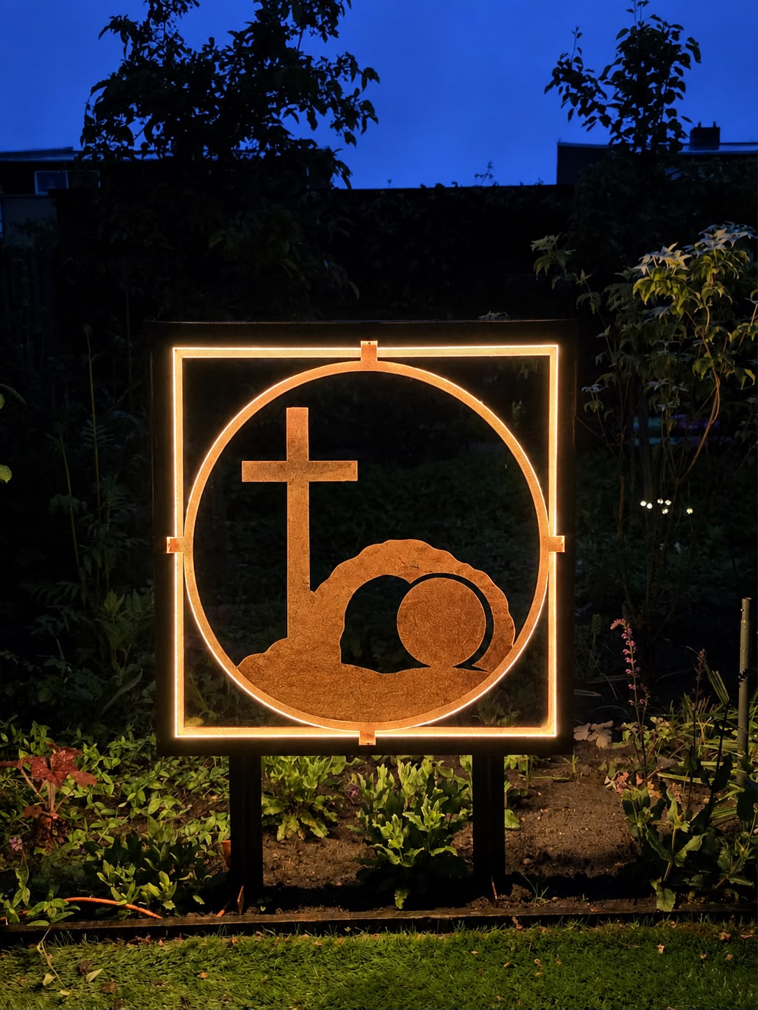 Verlicht kersttafereel van Cortenstaal