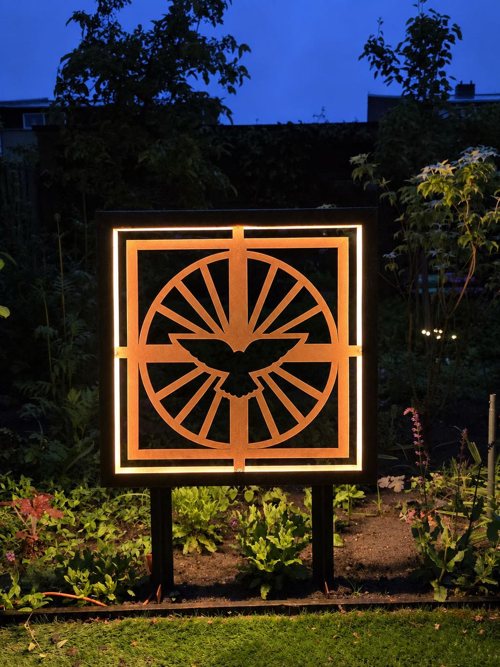 Verlicht kersttafereel van Cortenstaal